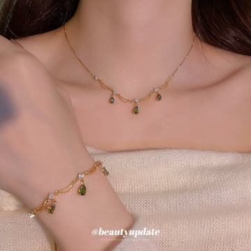 Gold Green Teardrop Scalloped Necklace and Bracelet