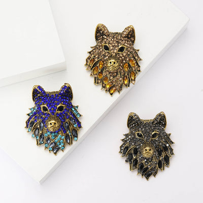 Front view of Vintage Crystal Wolf Head brooch