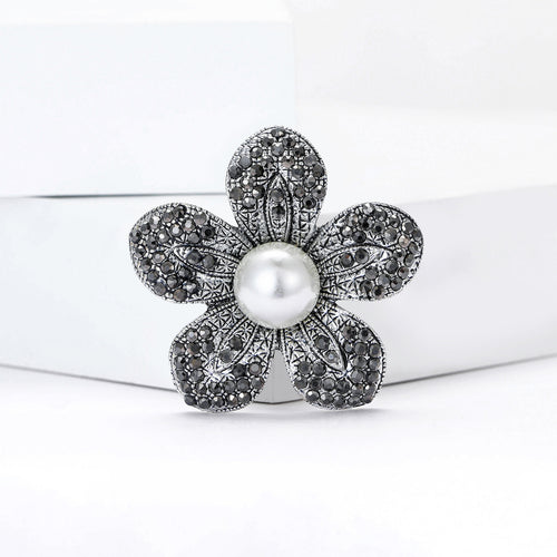 五瓣深色水晶珍珠花胸针 shown in product view 2 with visible metal and stone details