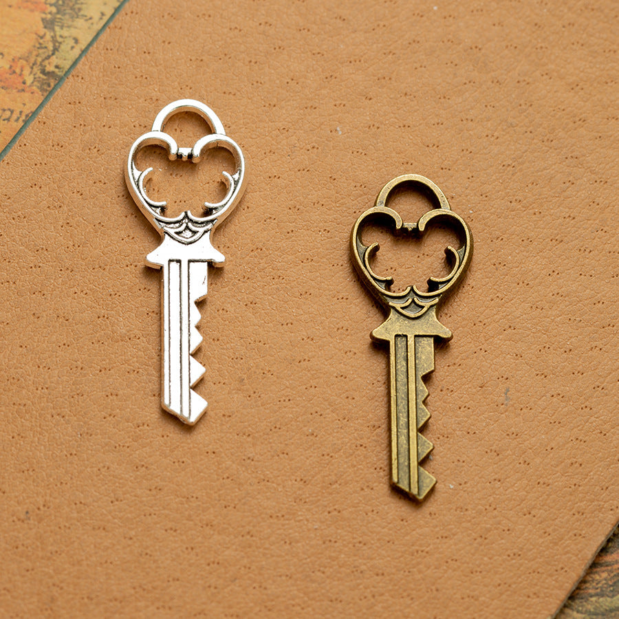 38x13mm Vintage Heart Key Charm Pendant