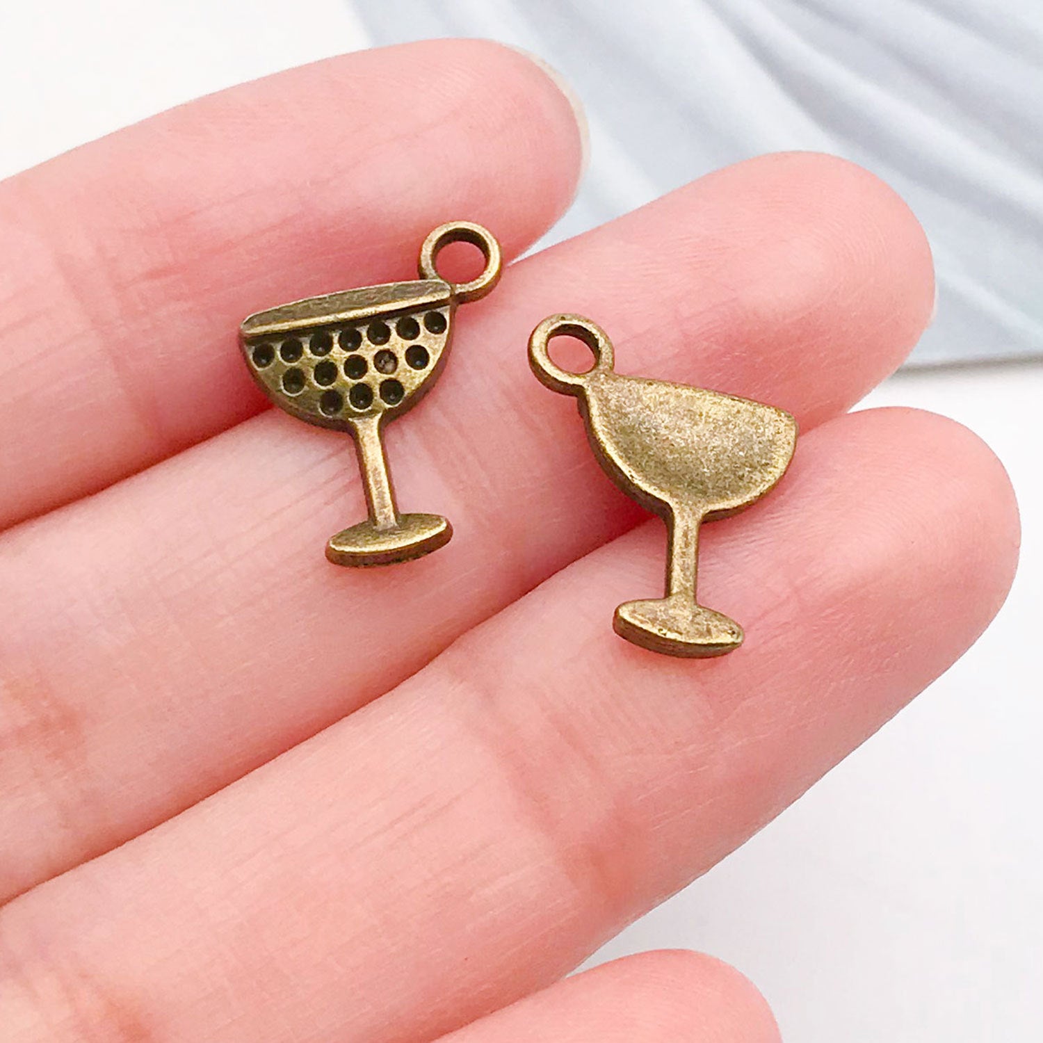 Antique Bronze Zinc Alloy Red Wine Bottle charm pendant for DIY bracelet necklace making