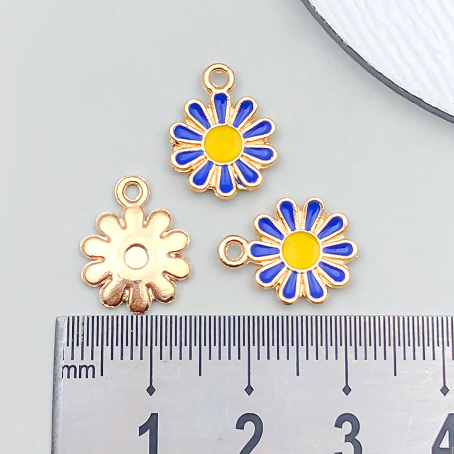Enamel Zinc Alloy Sunflower Daisy Flower Charm Pendant for Bracelets Necklaces Keychains