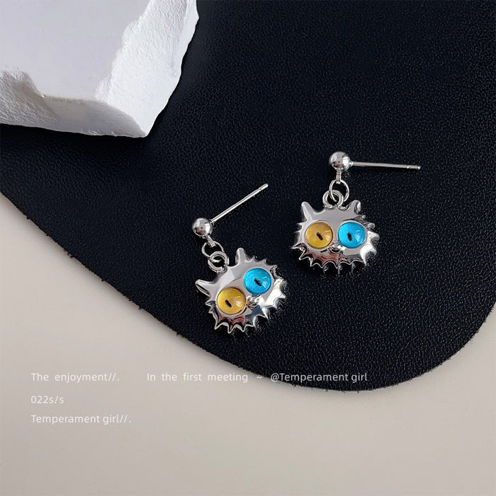 Silver Tone Spiky Cat Face Drop Earrings Mismatched Eyes