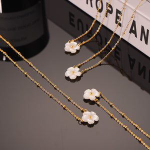 Gold Satellite Chain Shell Flower Pendant Necklace