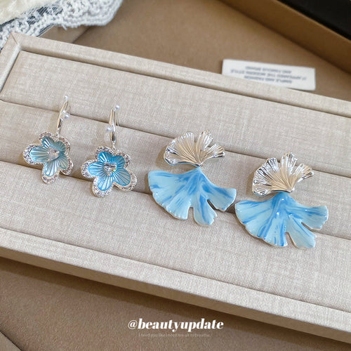 A display view of the blue floral drop earrings.