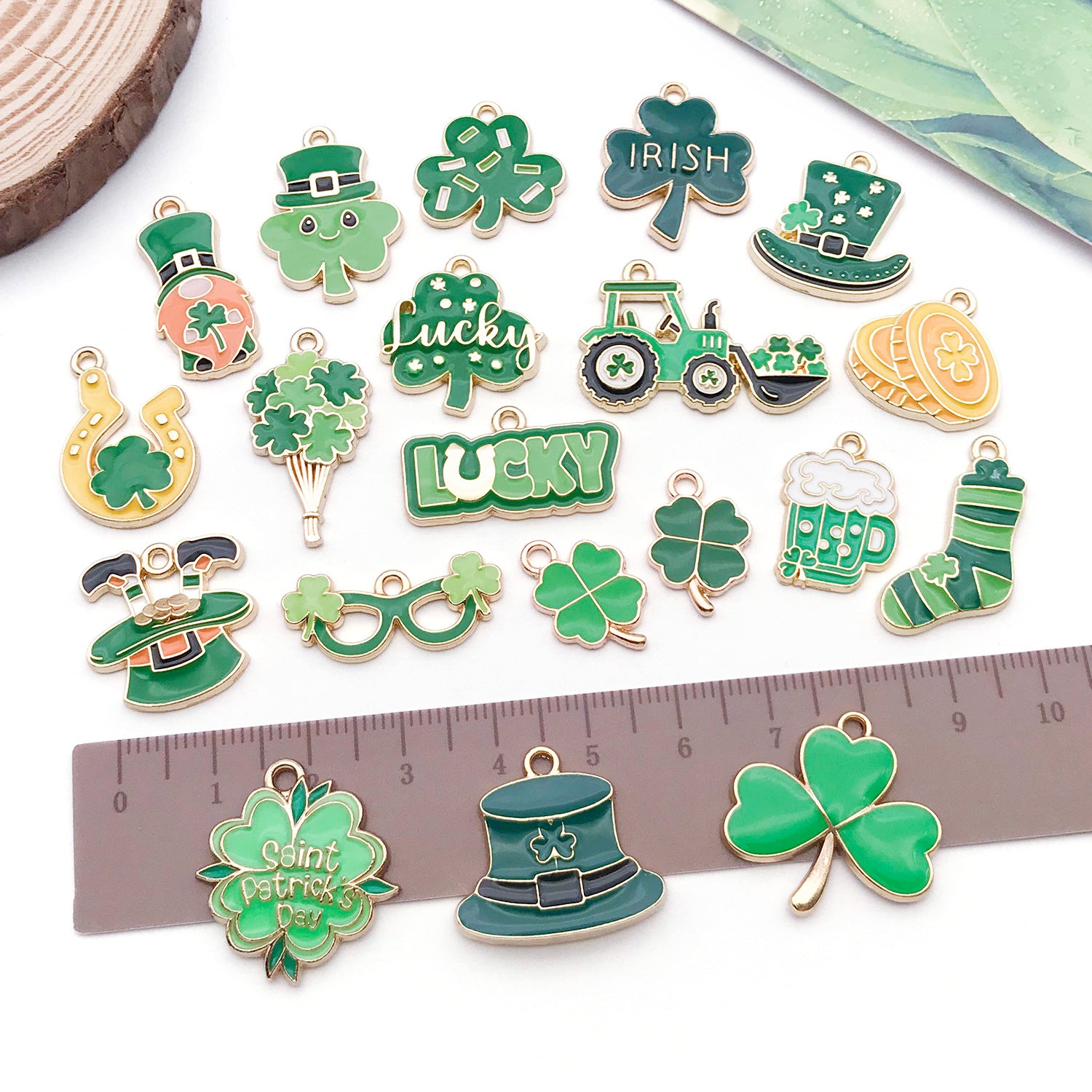 Zinc Alloy Enamel Green Lucky Clover Charm Pendant for Irish Festival Bracelet Keychain Making