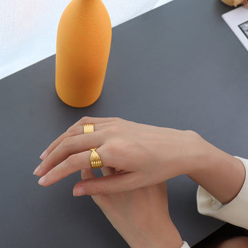 Gold Or Silver Center Twist Wave Band Ring Metal Alloy