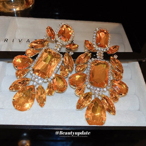香槟色多宝石几何长款耳坠 displayed as a pair