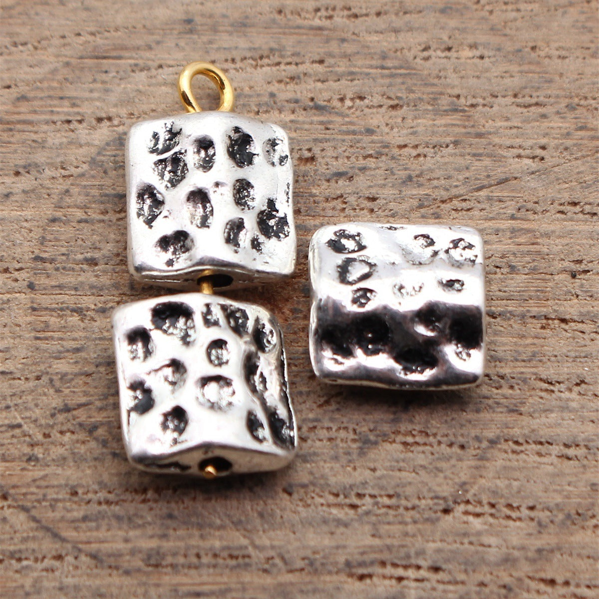 9x8.6x4.2mm 0.9g Antique Silver Zinc Alloy Hammered Square Flat Loose Metal Beads for Bracelet Making