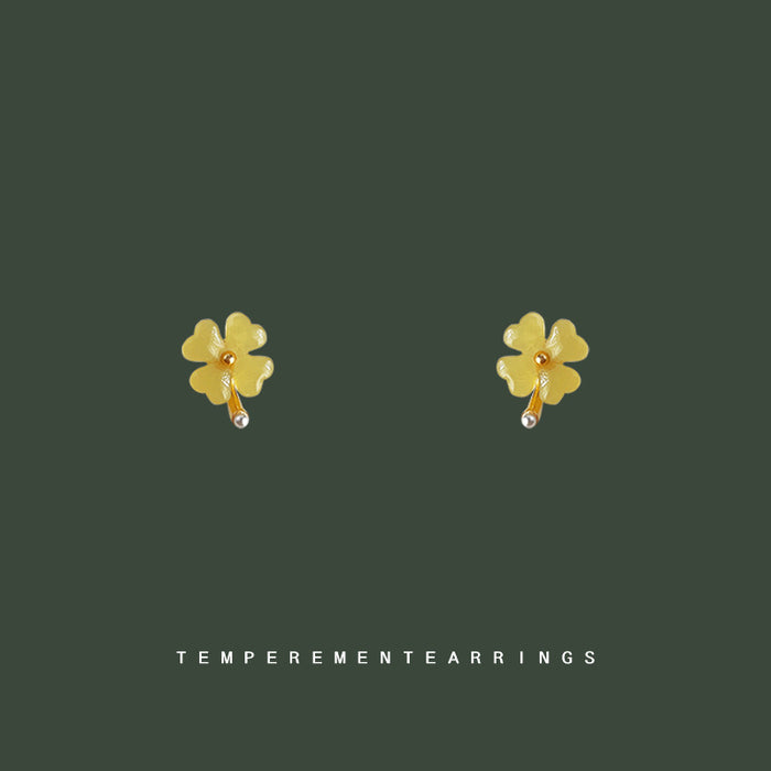 Pale Green Four-Leaf Flower Stud Earrings Pearl Tip
