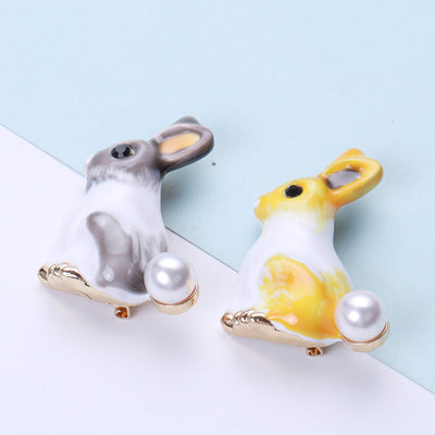 Front view of sitting rabbit figure with a large pearl beside its tail