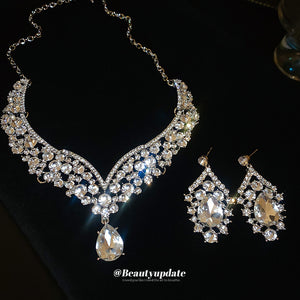 Silver Tone Floral Leaf V Crystal Necklace And Teardrop Earring Set