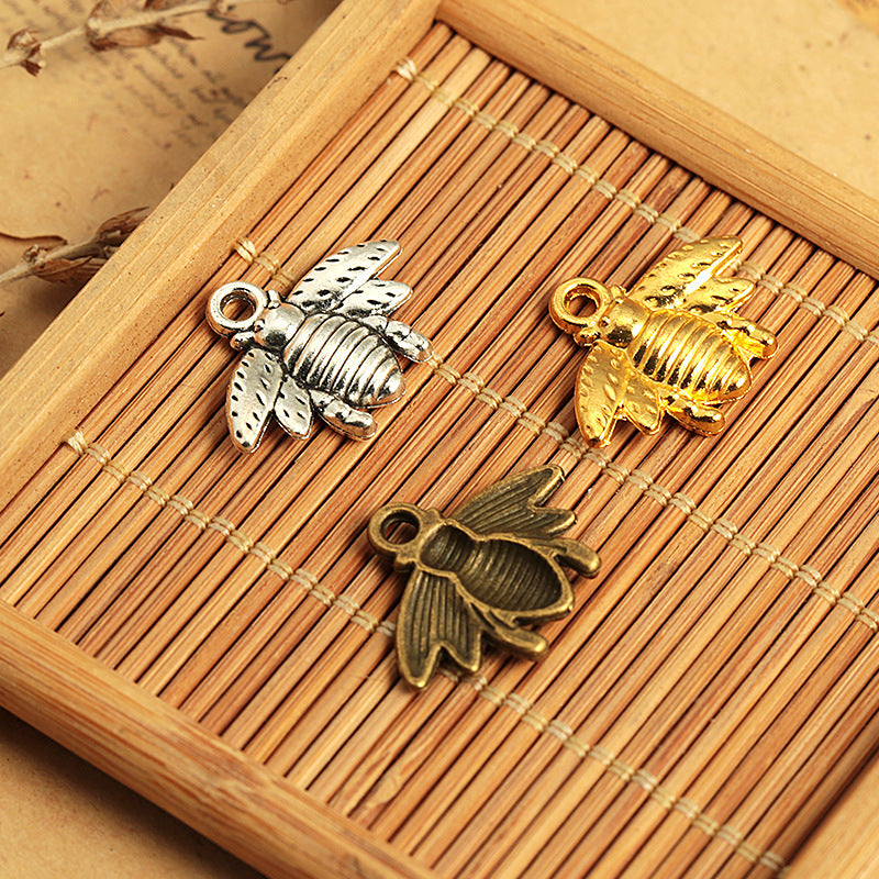 21x16mm Vintage Alloy Bee Charm Pendant