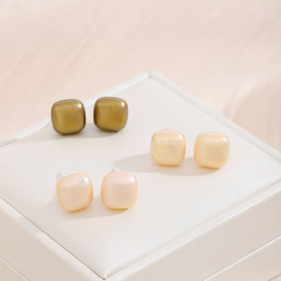 Primary supplied view of rounded square small studs