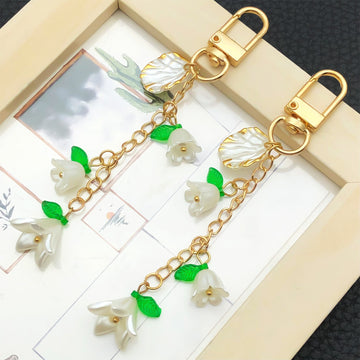 White Bell Flower Shell and Leaf U Clasp Keychains