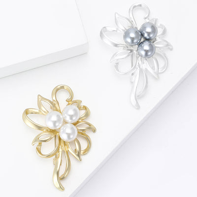 Front view of Openwork Flower brooch