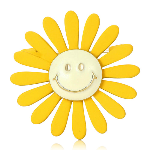smiling daisy brooch shown from the front