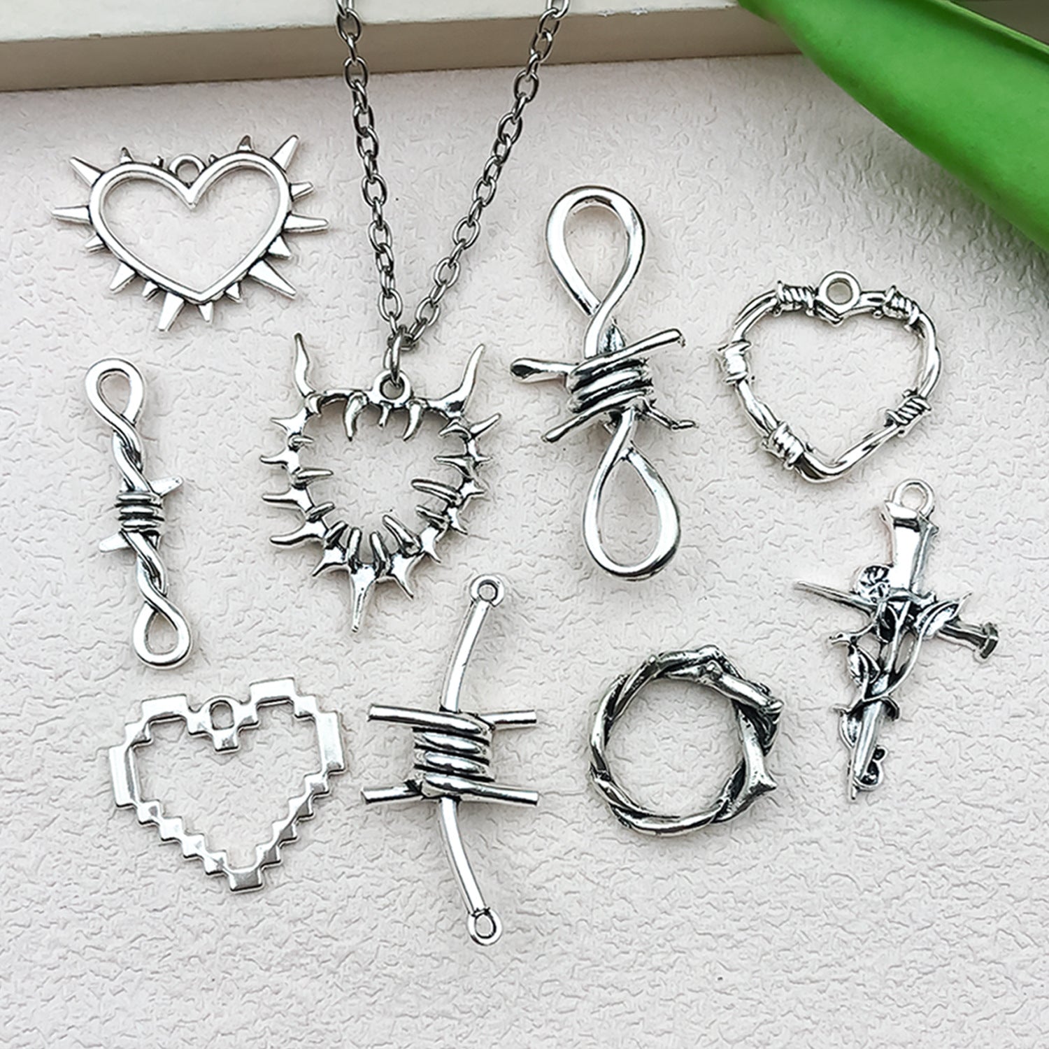 Tibetan Silver Zinc Alloy Thorn Heart Charm Pendant for DIY Necklace Earring Keychain