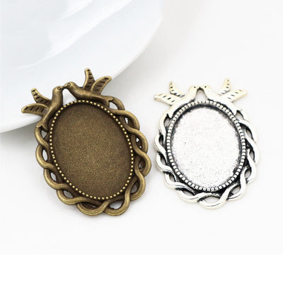 Dove Oval Pendant Tray assortment overview