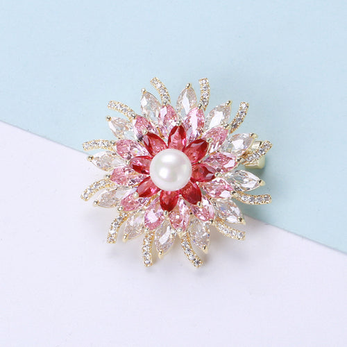 Main product view of 粉色水晶珍珠花朵胸针 on a light background