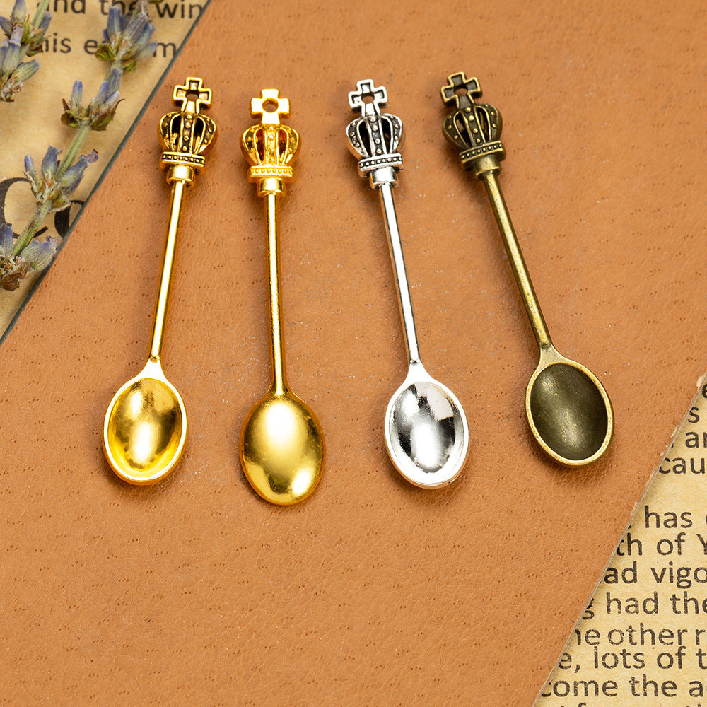 56x10mm Vintage Crown Spoon Alloy Charm Pendant