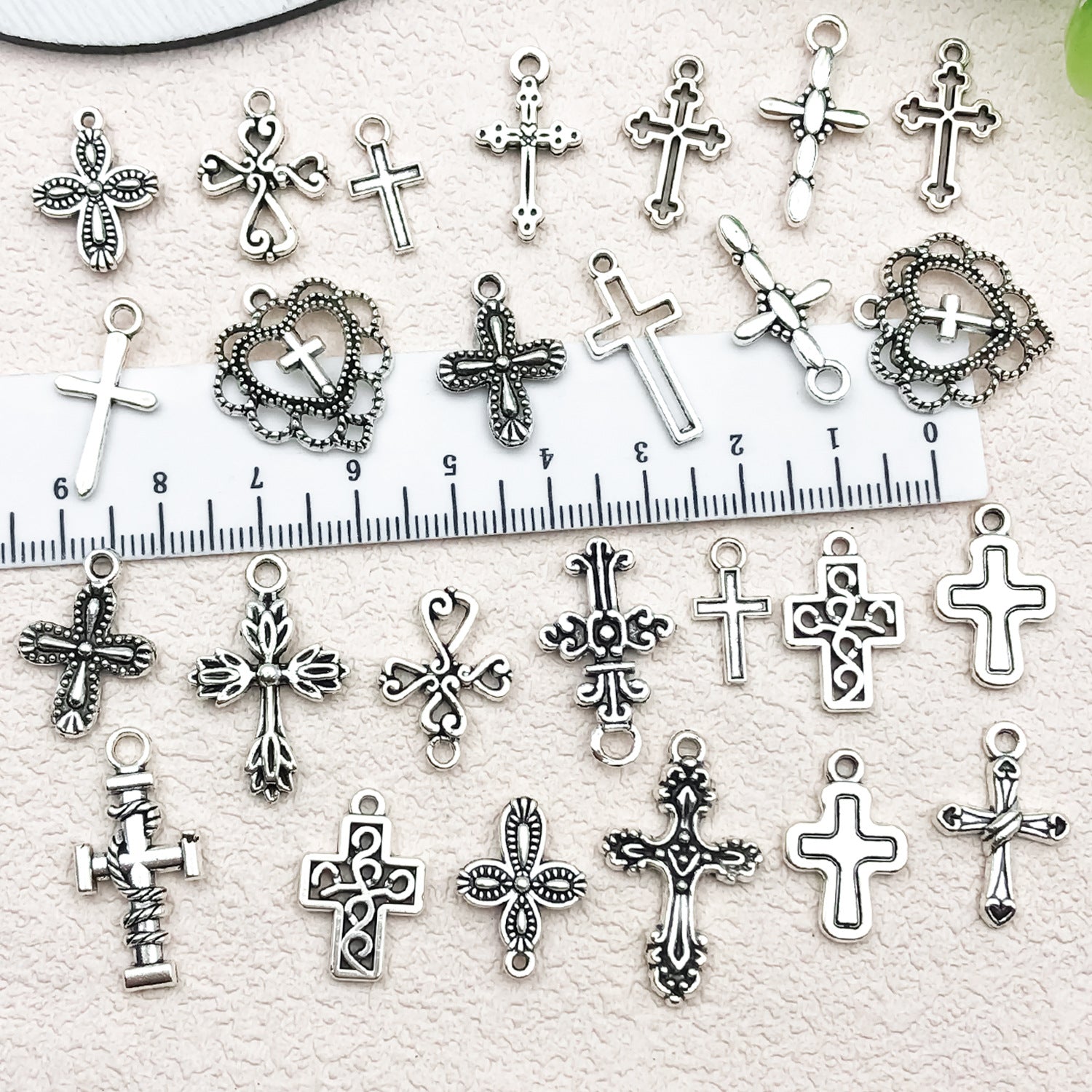 Antique Silver Zinc Alloy Cross Charm Pendant for DIY Necklace Earring Keychain Jewelry Making
