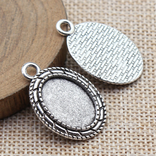 Angled display of the braided oval cabochon tray
