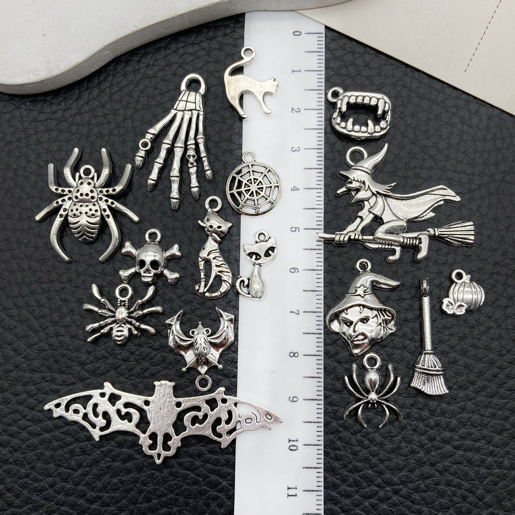 Antique Silver Zinc Alloy Halloween Spider Skull charm pendants for DIY bracelets necklaces