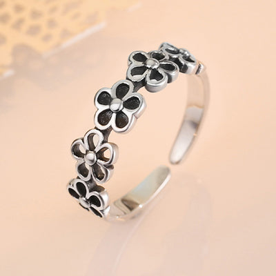Open daisy band ring in front product view