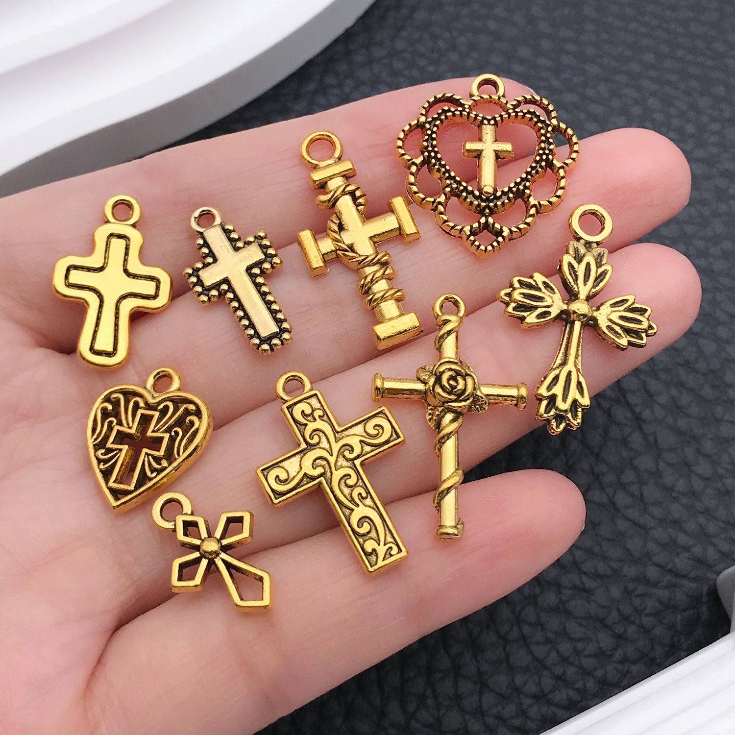 Vintage Zinc Alloy Cross Charm Pendant for DIY Bracelet Earrings Jewelry Accessories