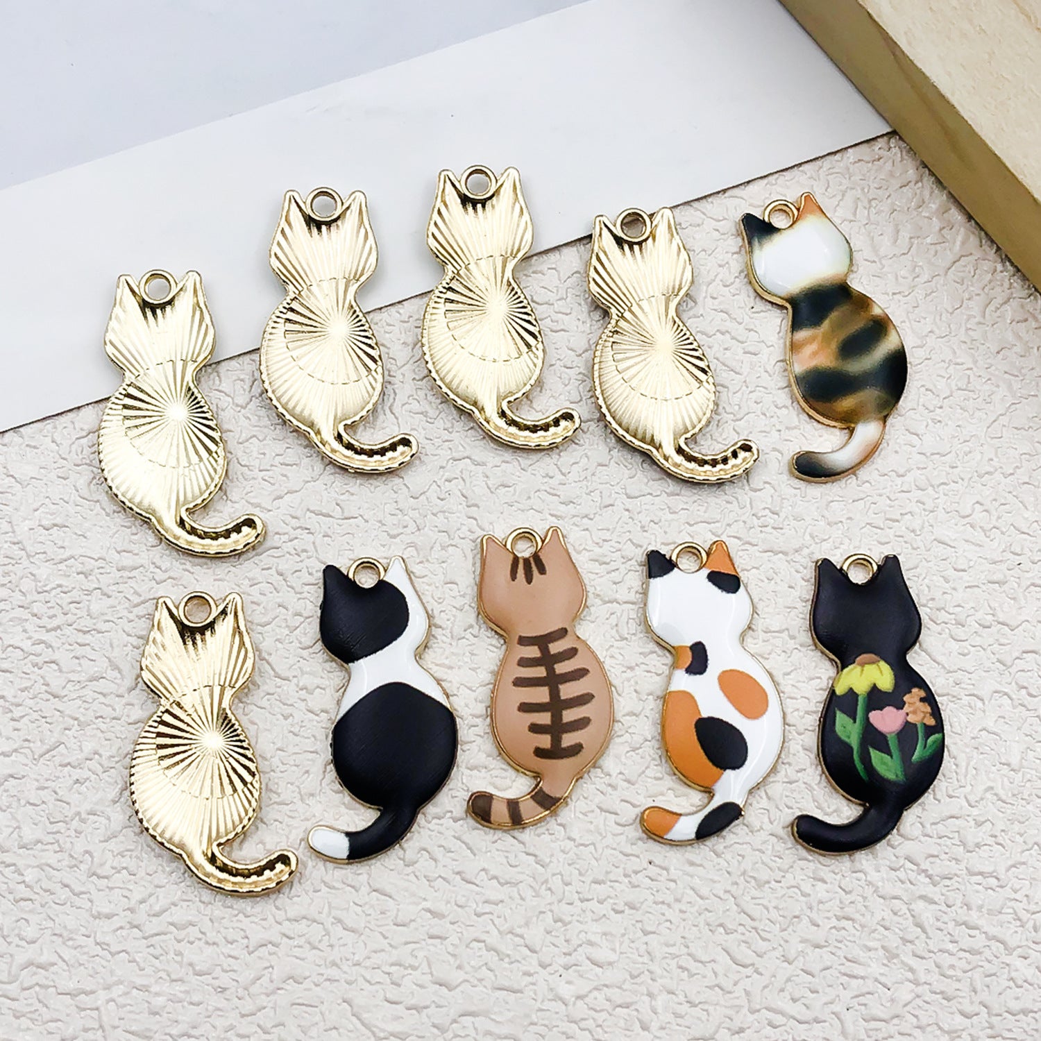 Zinc Alloy Enamel Cute Cat Charm Pendant for DIY Necklace Earrings Keychain