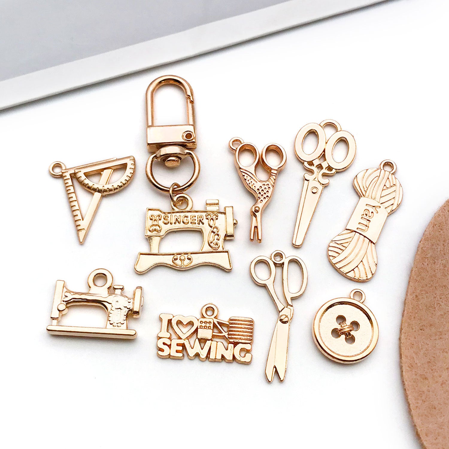 Antique Zinc Alloy Sewing Machine Charm Pendant for DIY Bracelet Necklace and Keychain Jewelry