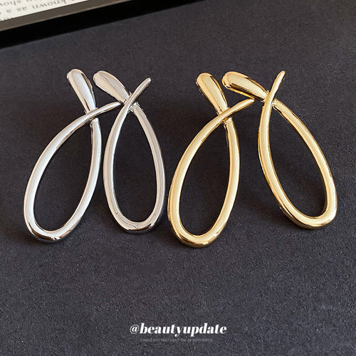 Front view of polished open teardrop crossover stud earrings fashion jewelry