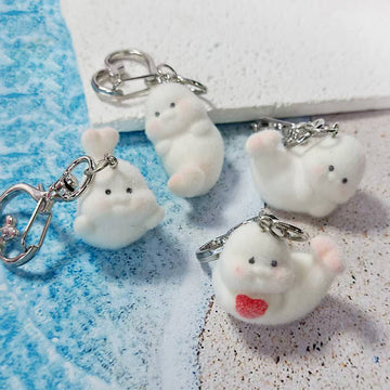 Flocked White Seal Keychains Heart Clasp 4 Pose Styles