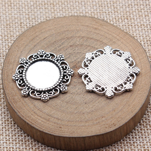 Angled display of the ornate round cabochon tray