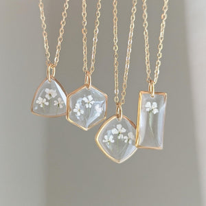 Gold Tone Clear Resin White Flower Geometric Pendant Necklace