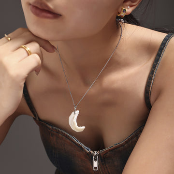 White Sea Shell Leaf Irregular Pendant Necklace Steel