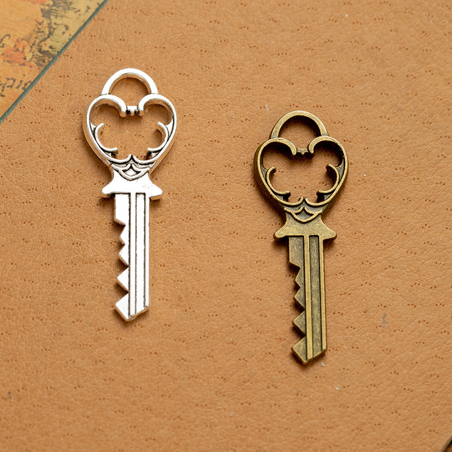 38x13mm Vintage Heart Key Charm Pendant