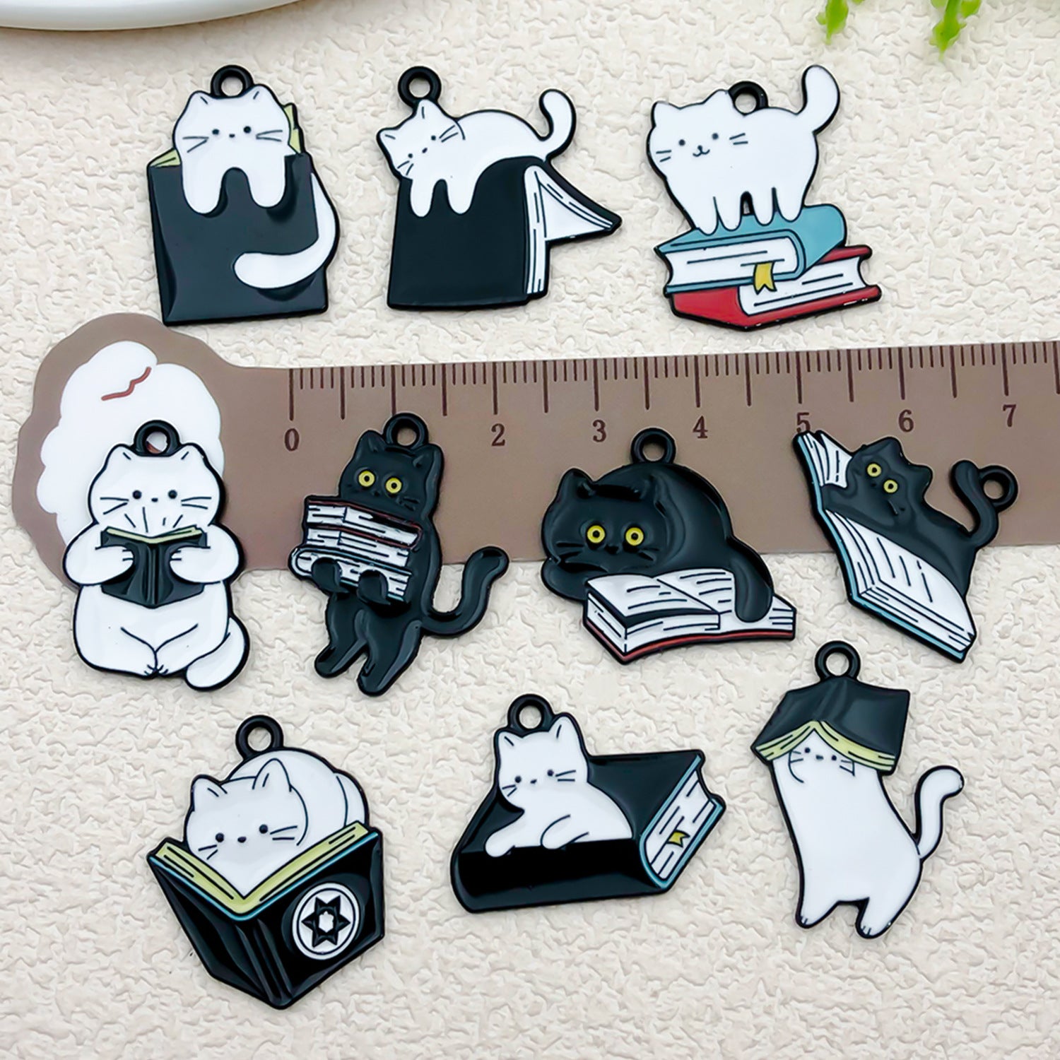 Black White Enamel Zinc Alloy Reading Cat Charm Pendant for DIY Necklace Earring Bracelet