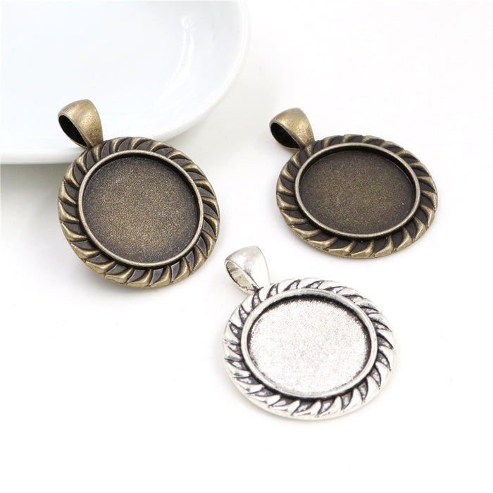 Round Twisted Border Pendant Bezel Settings in Two Finishes