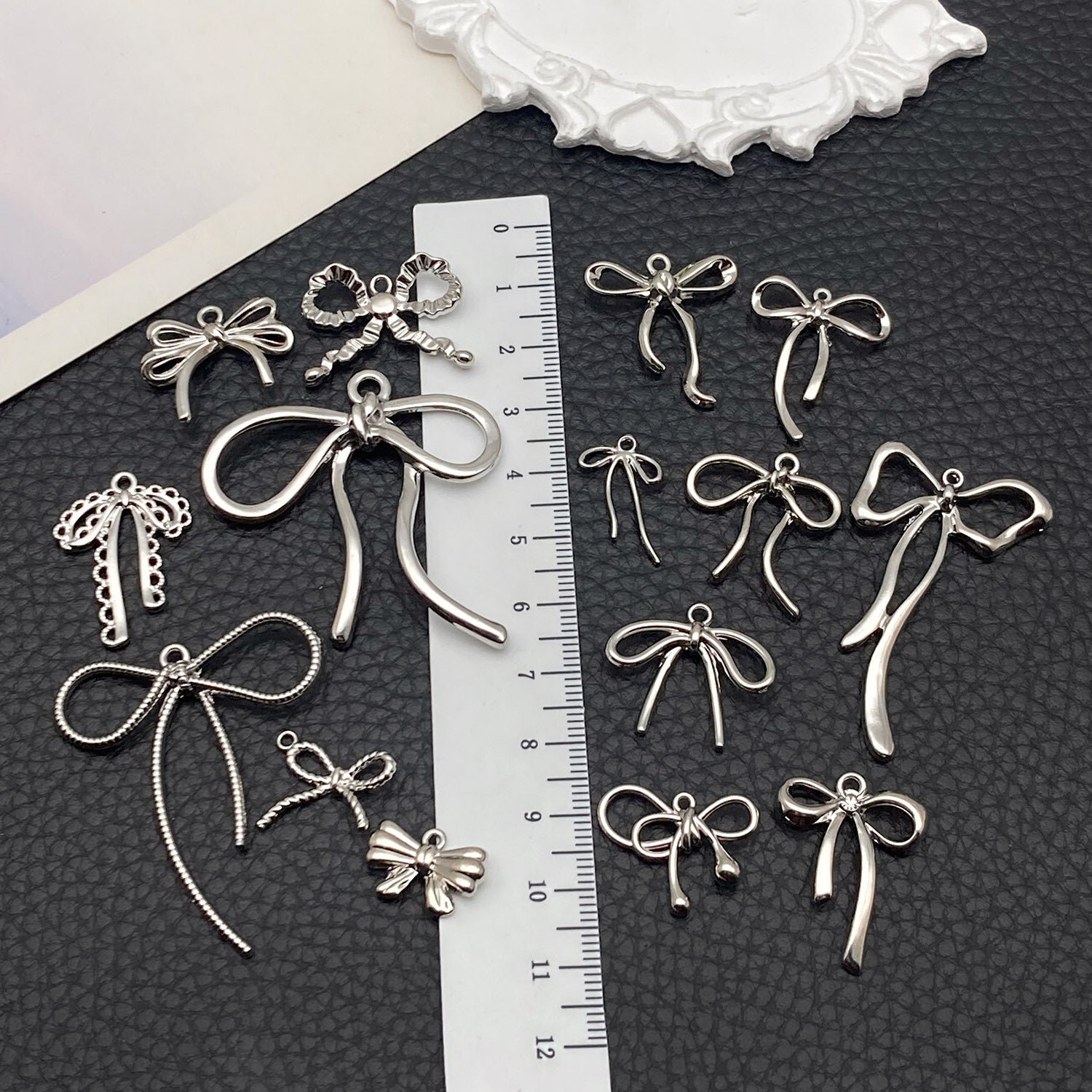 Silver Plated Zinc Alloy Bow Tie Butterfly Charm Pendant for DIY Necklace Bracelet Earrings