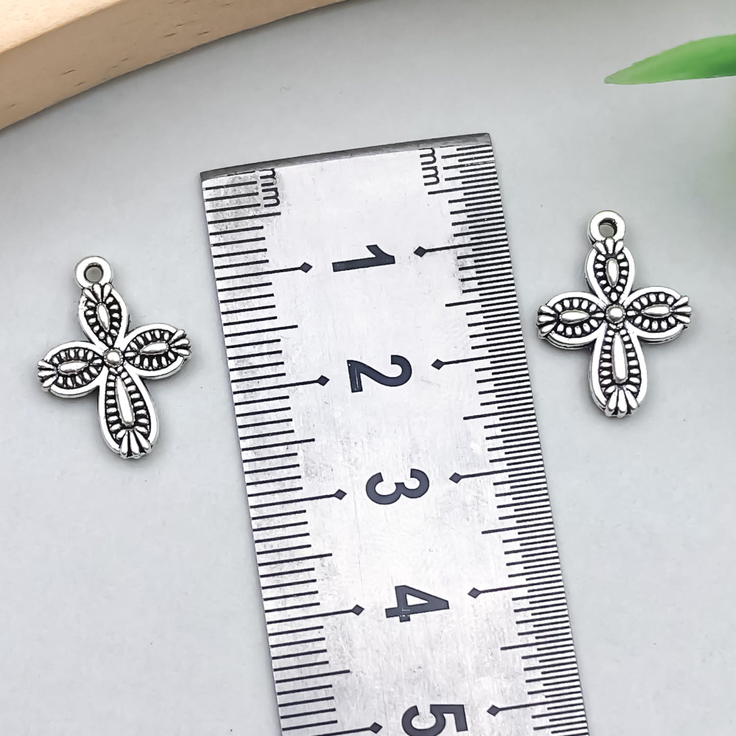 Antique Silver Zinc Alloy Cross Charm Pendant for DIY Necklace Earring Keychain Jewelry Making