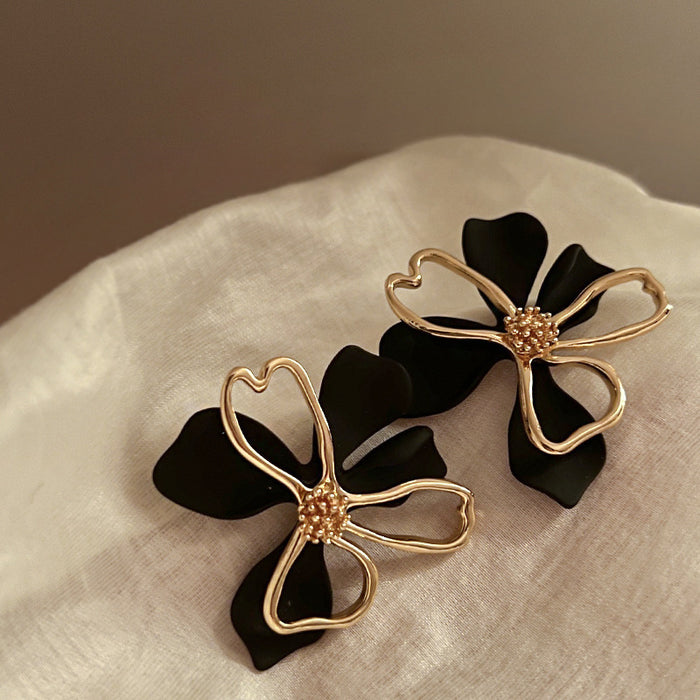 Open Petal Flower Stud Earrings in Black and Ivory