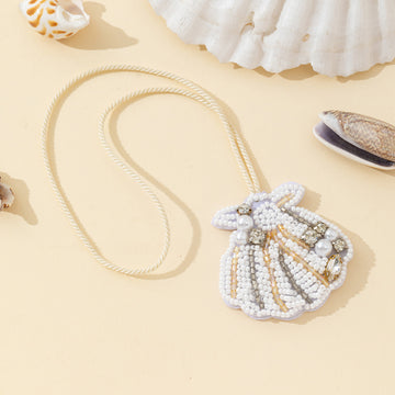 Beaded White Scallop Shell Pendant Necklace With Rhinestones