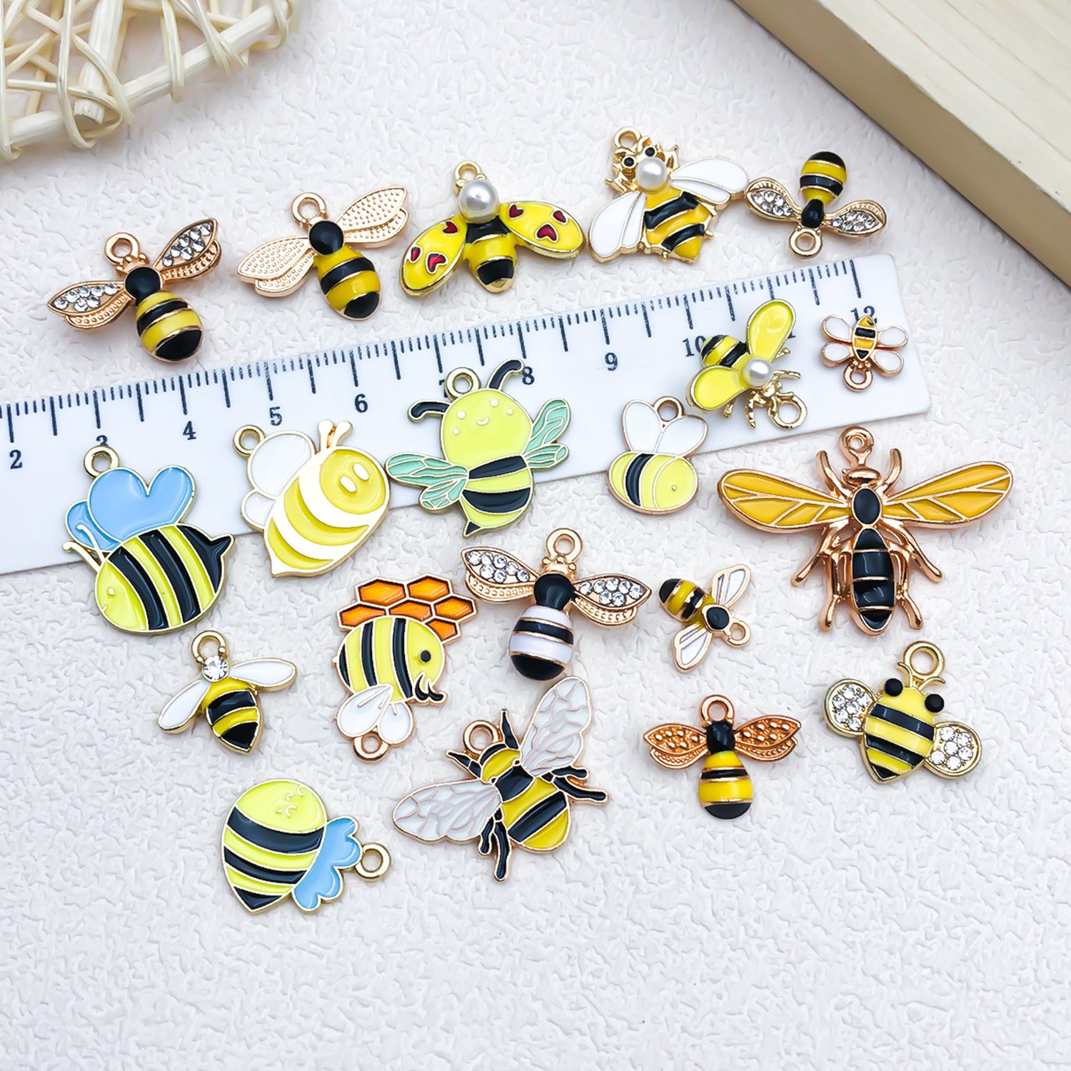 Enamel Zinc Alloy Cartoon Bee Animal Charm Pendant for DIY Earrings Keychain Jewelry
