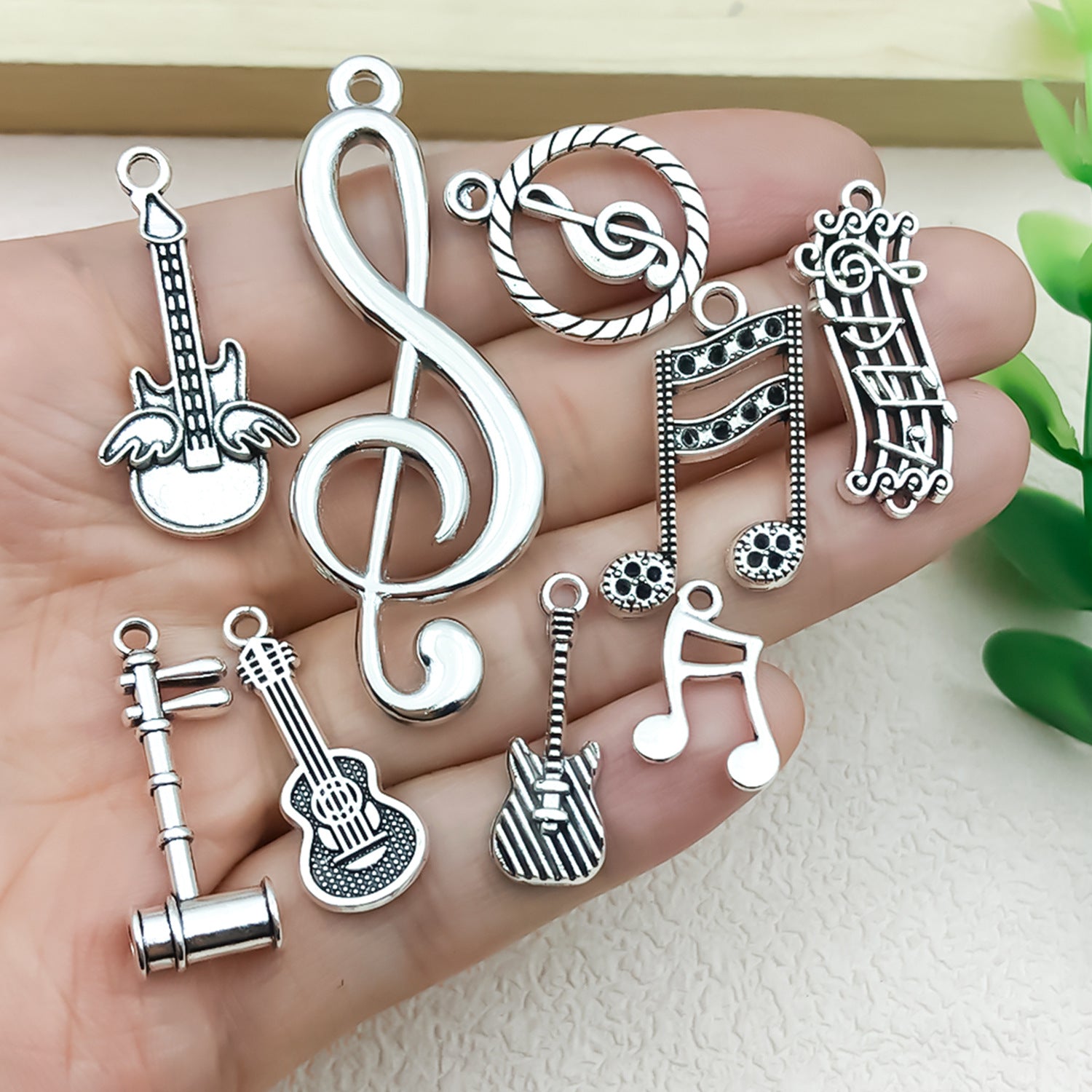 Antique Silver Zinc Alloy Music Note Guitar Charm Pendant for DIY Earring Necklace Making