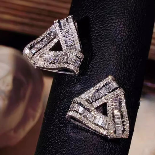 银色镂空三角耳钉 shown in angled detail view