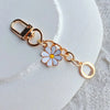 White Daisy O