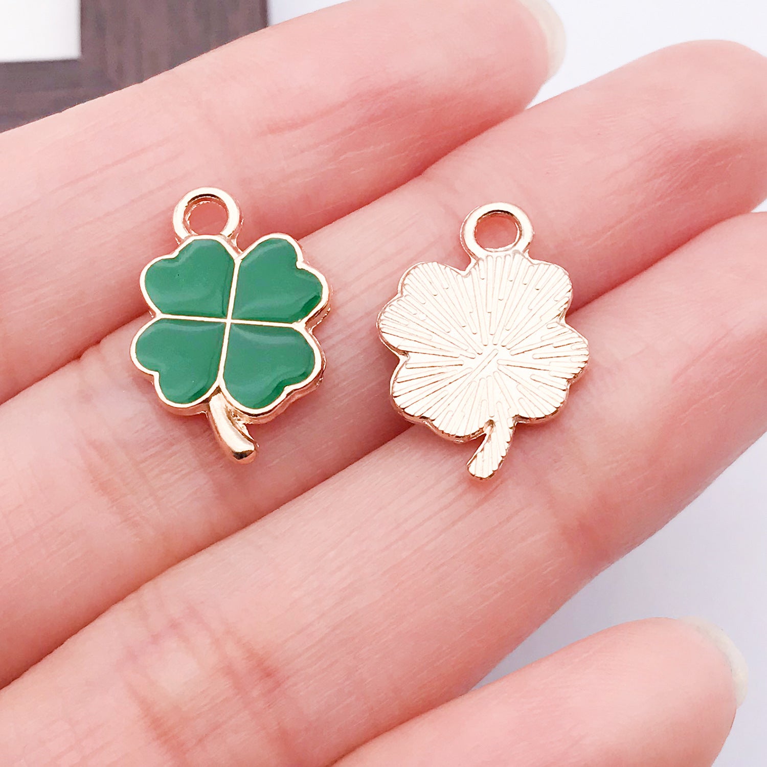 Zinc Alloy Enamel Green Lucky Clover Charm Pendant for Irish Festival Bracelet Keychain Making