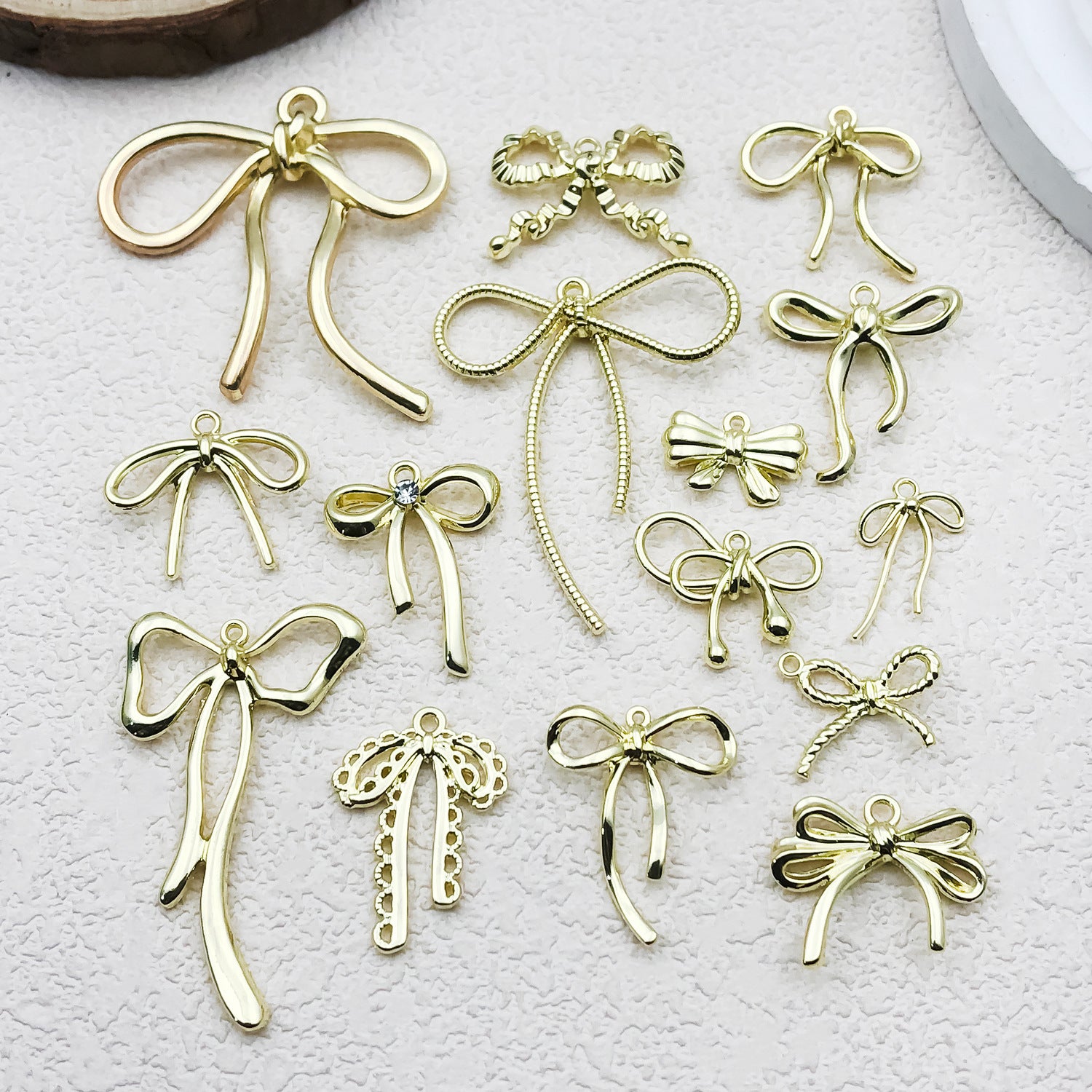 Plated Zinc Alloy Hollow Bowknot Butterfly Charm Pendant for DIY Necklace Bracelet Earrings